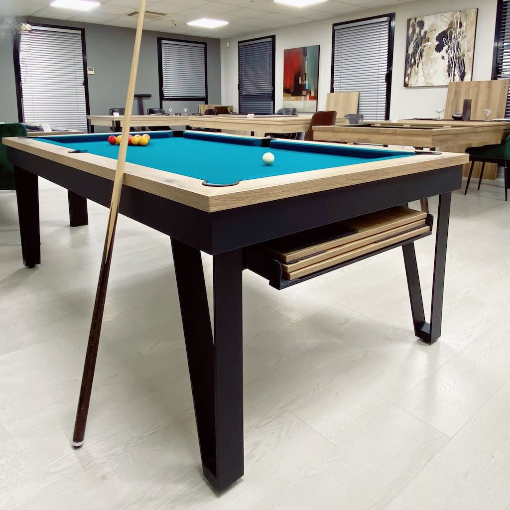 Billard LIGHT 210 avec nacelle dans le showroom Eurobillards Plessis paté